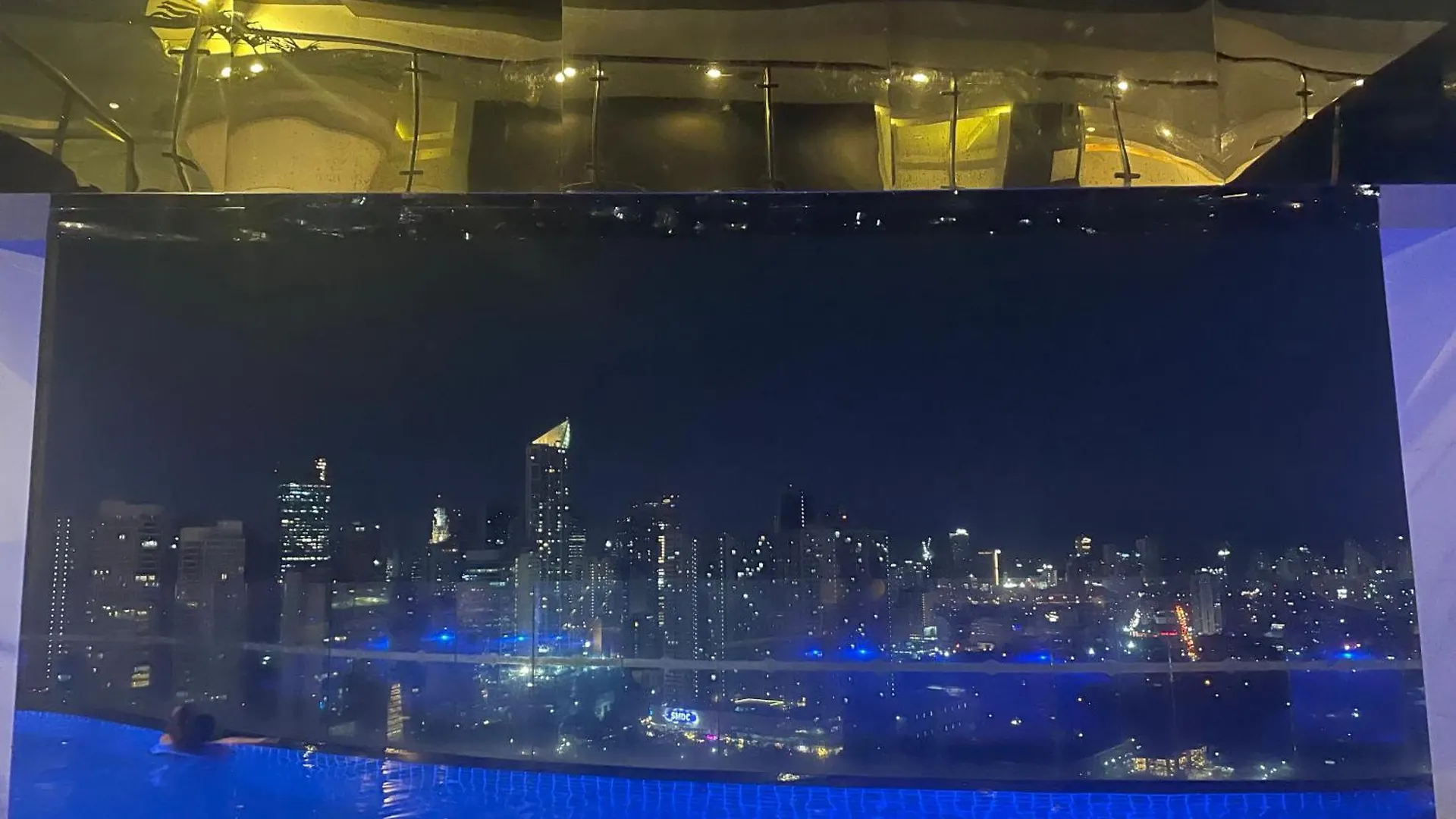 Apartment Condo In Makati With Fast Wifi, Free Pool, Netflix And Own Balcony Manila