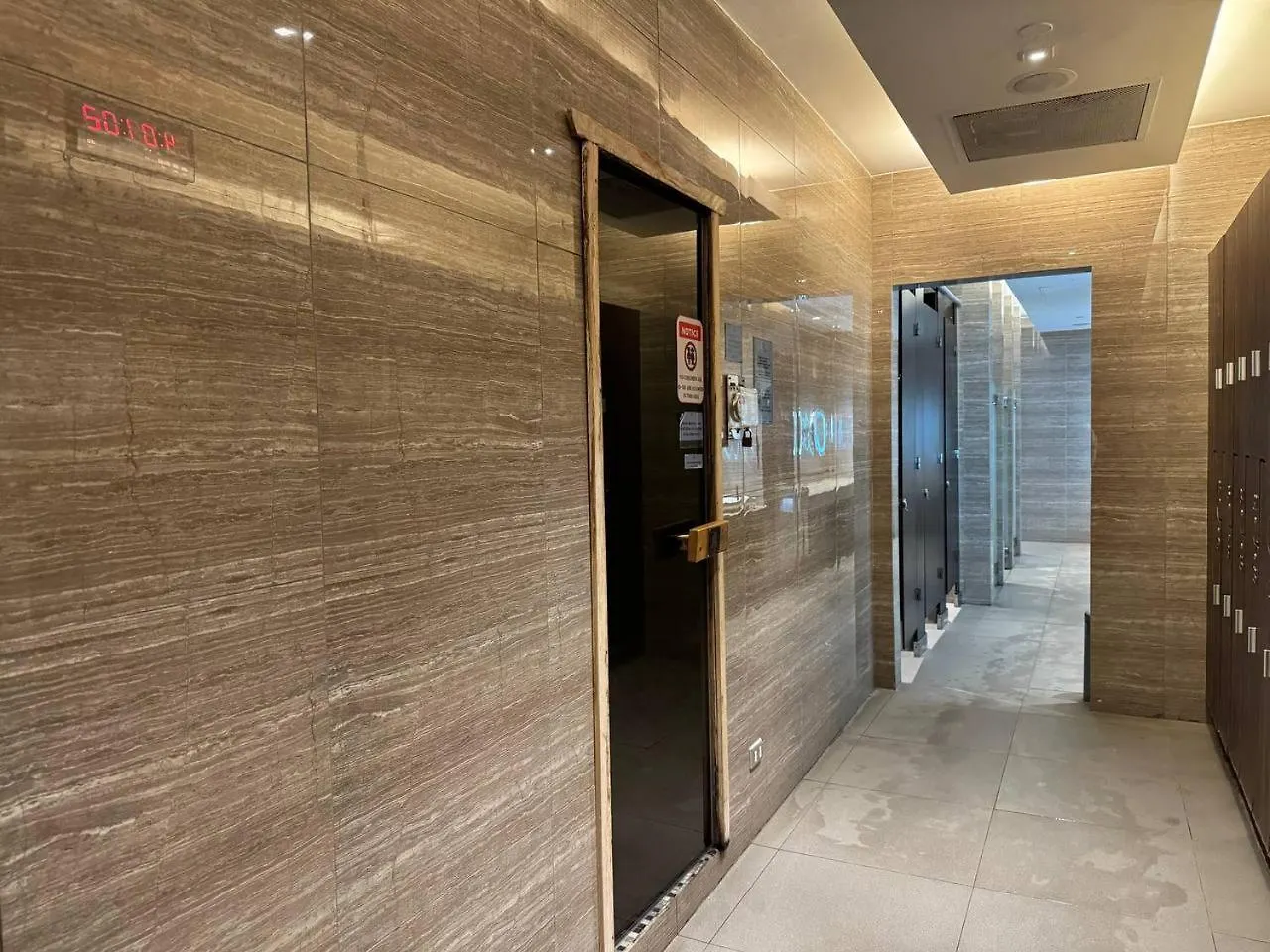Apartment Condo In Makati With Fast Wifi, Free Pool, Netflix And Own Balcony Manila