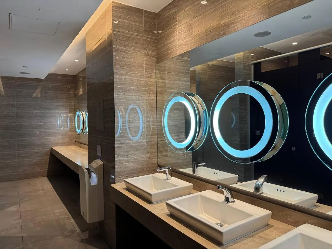Condo In Makati With Fast Wifi, Free Pool, Netflix And Own Balcony Manila Philippines