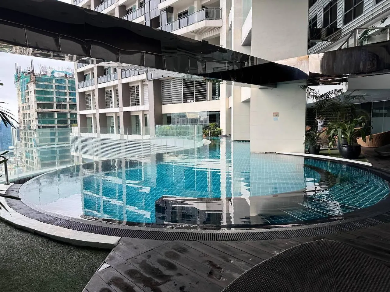 Apartment Condo In Makati With Fast Wifi, Free Pool, Netflix And Own Balcony Manila Philippines
