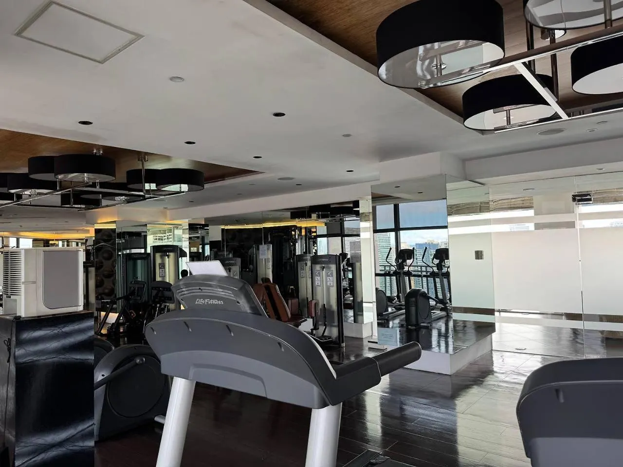 Condo In Makati With Fast Wifi, Free Pool, Netflix And Own Balcony Manila