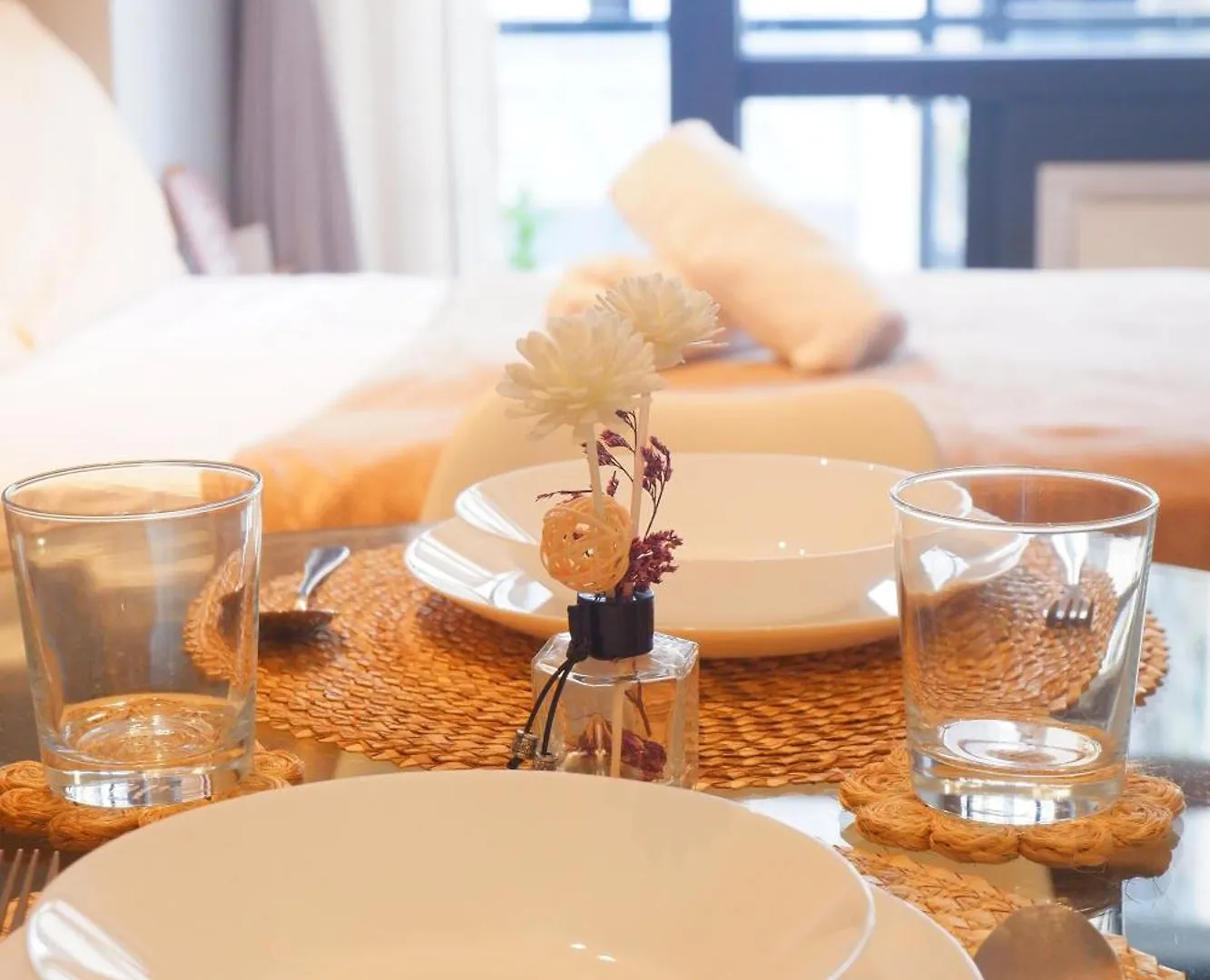 Condo In Makati With Fast Wifi, Free Pool, Netflix And Own Balcony Manila Apartment