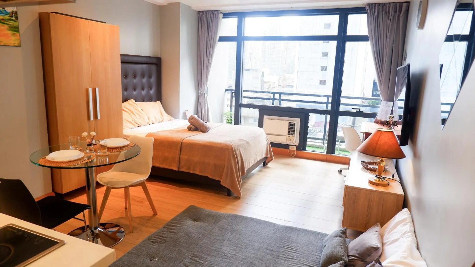 Condo In Makati With Fast Wifi, Free Pool, Netflix And Own Balcony Manila