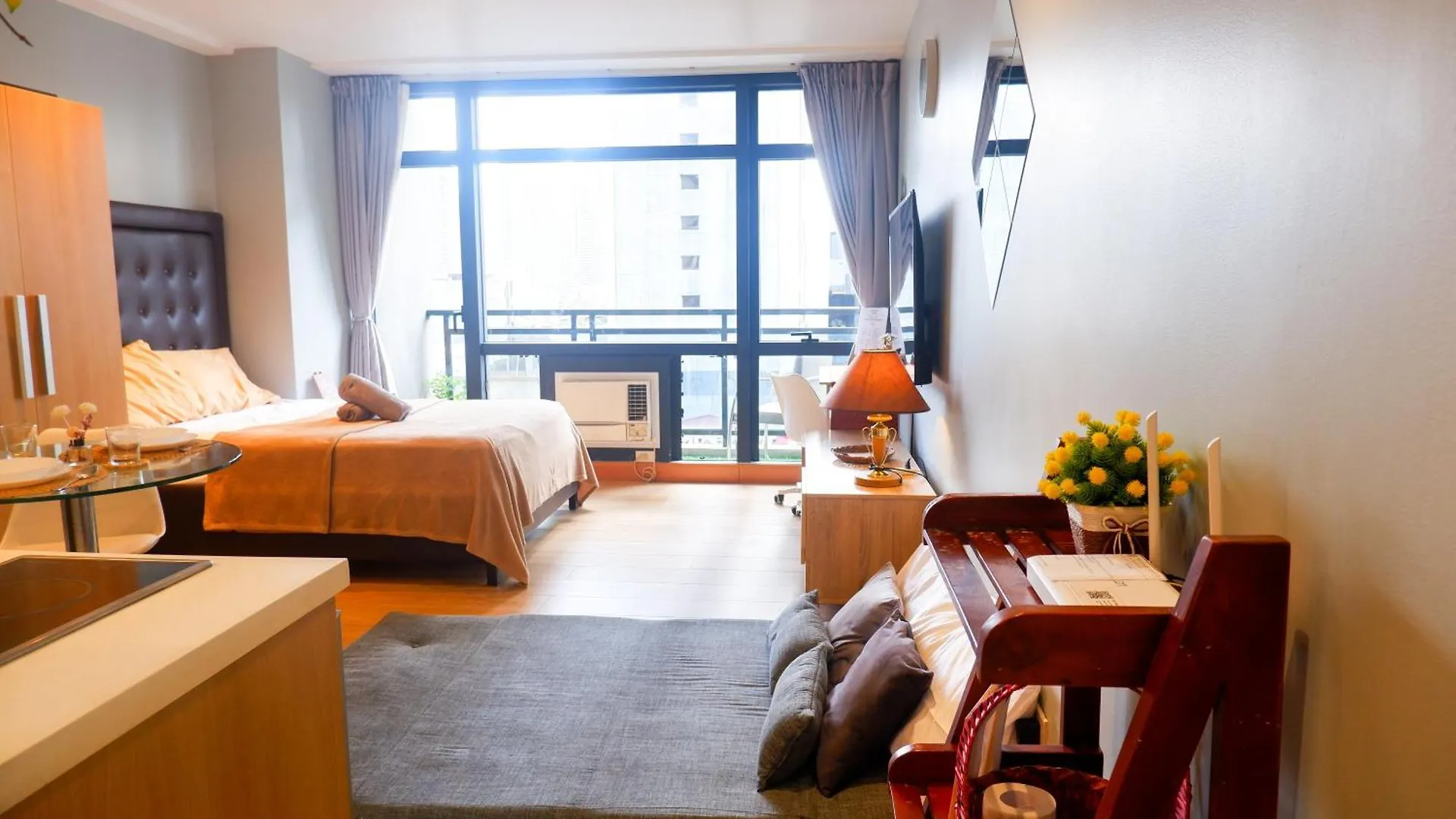 Condo In Makati With Fast Wifi, Free Pool, Netflix And Own Balcony Manila