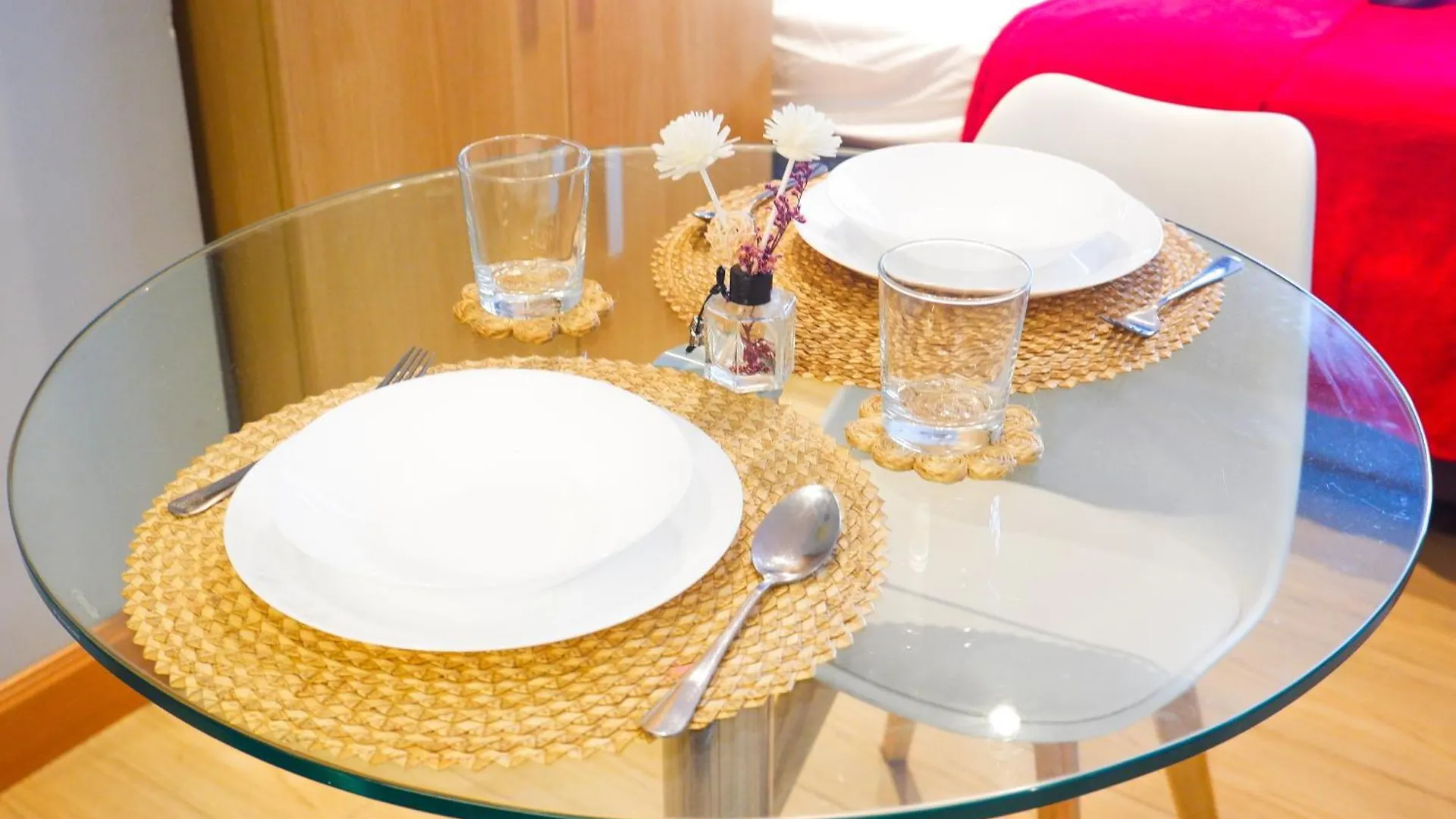 Apartment Condo In Makati With Fast Wifi, Free Pool, Netflix And Own Balcony Manila