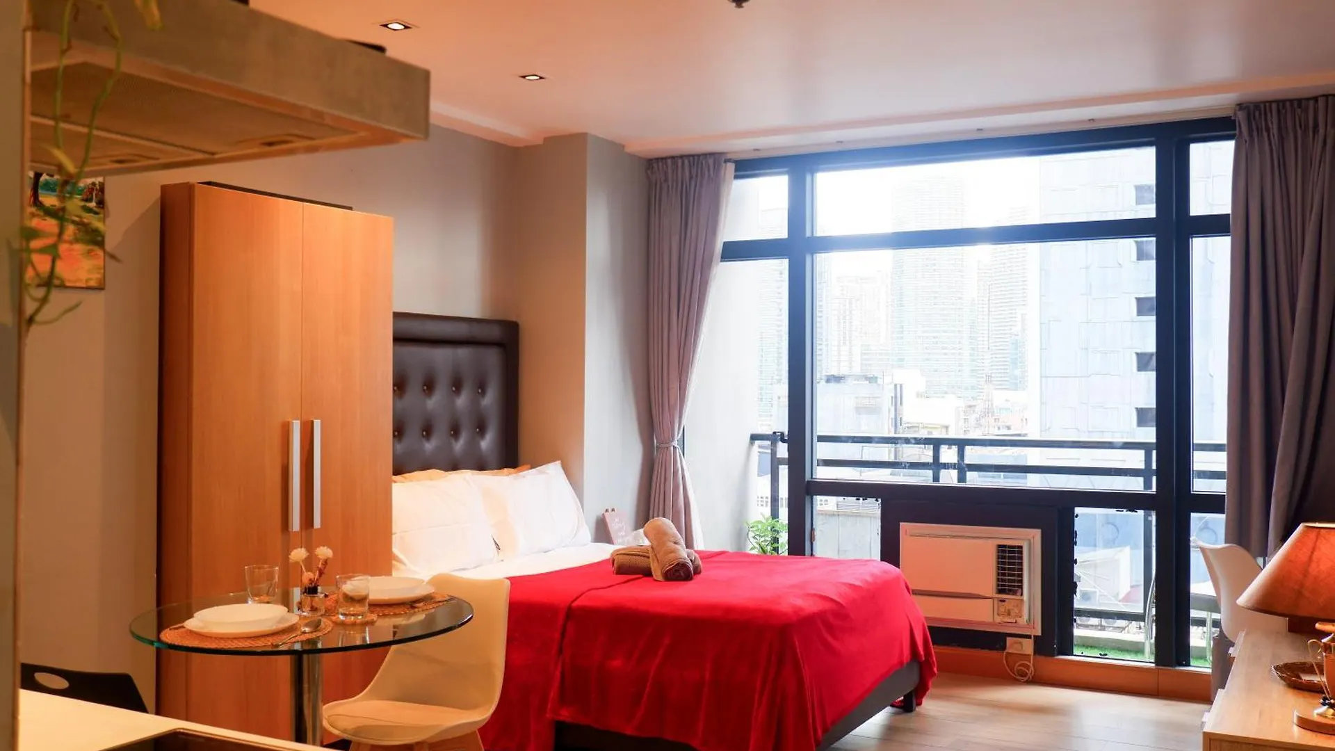 Condo In Makati With Fast Wifi, Free Pool, Netflix And Own Balcony Manila Philippines