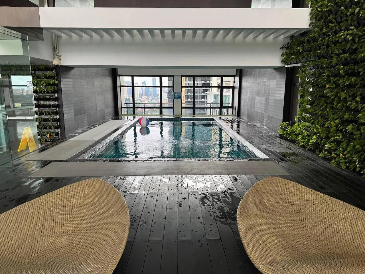 Condo In Makati With Fast Wifi, Free Pool, Netflix And Own Balcony Manila 0*,  Philippines